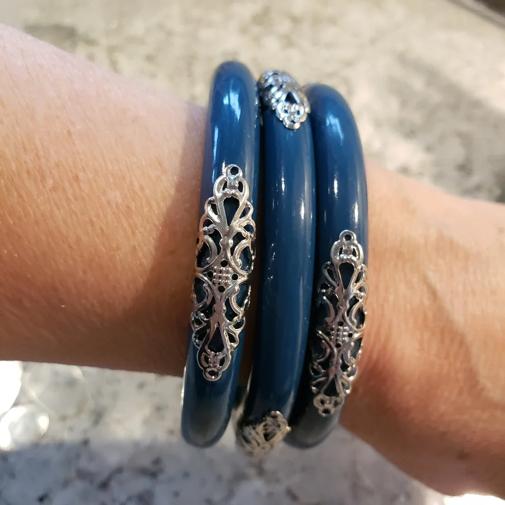 Bangle bracelets. - Picture 3 of 4